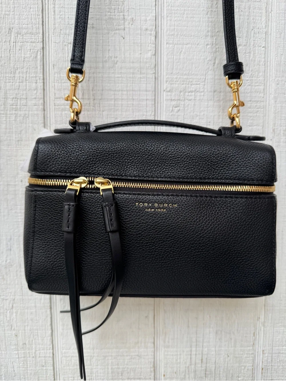 TORY BURCH SLIM ROMY TOP HANDLE
BAG in Black Leather Crossbody Bag like new - Picture 1 of 16